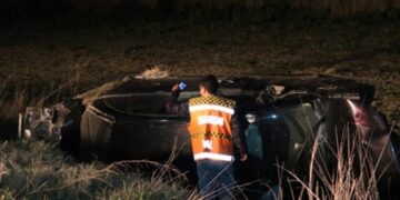 Una mujer murió en Córdoba tras dar varios tumbos en su auto