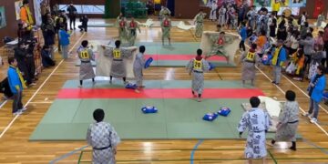 Así es el campeonato profesional de luchas de almohadas