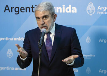 «Él vive agraviándonos», se justificó hoy Aníbal Fernández