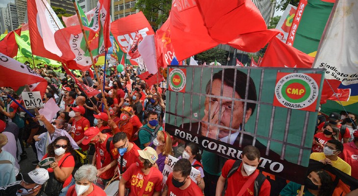 Multitudinarias protestas contra Bolsonaro