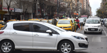 Determinan la prioridad de paso vehicular por la derecha en avenidas