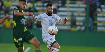 Talleres perdió  y resignó la cima