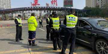 China confinó una ciudad por un brote asociado a la variante Delta