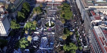 La militancia reeditó en las calles el clásico ritual peronista