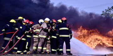 Con clima adverso y focos activos, continúa el combate del fuego