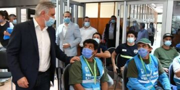 Llaryora lanzó un plan de recolección de cartones en el Área Central