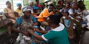 Por primera vez, la OMS recomienda una vacuna contra la malaria