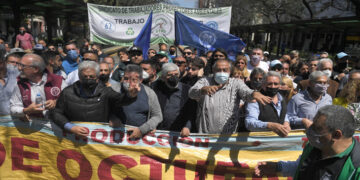 La CGT se mostró unida en una masiva marcha por el Día de la Lealtad