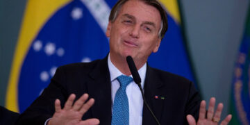 Aumentó la nafta en Brasil y Bolsonaro habla de vender Petrobras