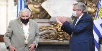 Mujica tras ser condecorado: Argentinos, quiéranse un poco más”