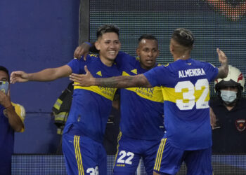 Boca venció a Sarmiento y sigue en zona de Libertadores
