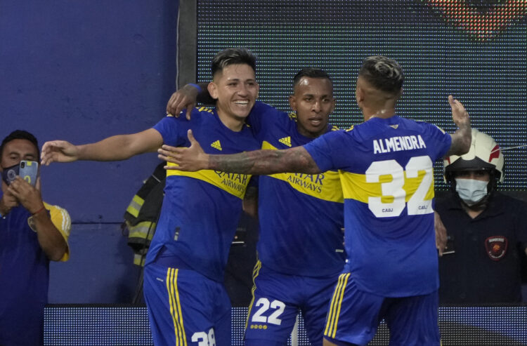 Boca venció a Sarmiento y sigue en zona de Libertadores