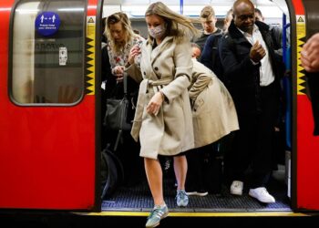 La variante Ómicron se expande a más países europeos