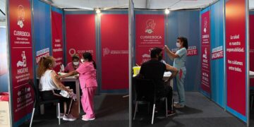 El Gobierno insta a completar esquemas de vacunación ante la aparición de la variante Omicron