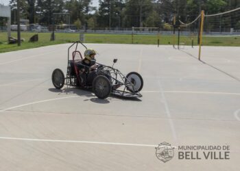 Un grupo de estudiantes diseñó un auto eléctrico de “emisión cero” y serán participes del Desafío Eco YPF