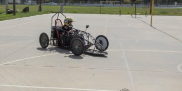 Un grupo de estudiantes diseñó un auto eléctrico de “emisión cero” y serán participes del Desafío Eco YPF