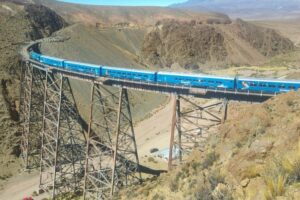 Viajar en tren: ¿Cuáles son los mejores destinos y precios para este verano?