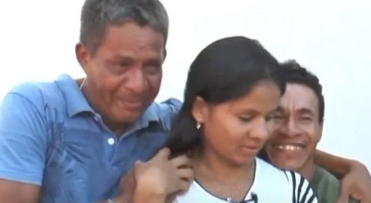 Se mudó con su amante y su esposo a la misma casa Se mudó con su amante y su esposo a la misma casa