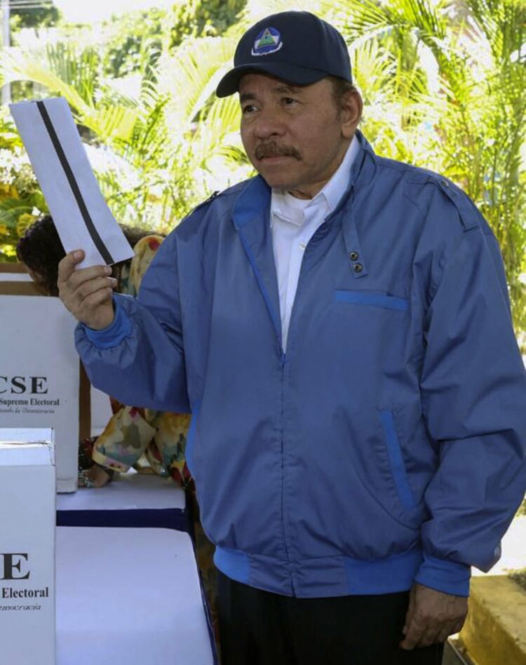 Handout picture released by Nicaragua's presidency press office of Nicaragua's President and presidential candidate Daniel Ortega ready to cast his vote during the general election, in Managua, Nicaragua on November 07, 2021. - Under ring-of-steel security, Nicaragua opened its polls for presidential elections dismissed as a "sham" by the international community, with all viable challengers to long-term leader Daniel Ortega locked up or in exile. (Photo by Cesar PEREZ / Nicaraguan Presidency / AFP) / RESTRICTED TO EDITORIAL USE - MANDATORY CREDIT AFP PHOTO /  PRESIDENCIA NICARAGUA - Cesar PEREZ - NO MARKETING - NO ADVERTISING CAMPAIGNS - DISTRIBUTED AS A SERVICE TO CLIENTS