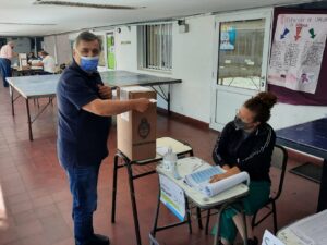 Los principales candidatos y referentes políticos de Córdoba concurrieron a votar antes del mediodía