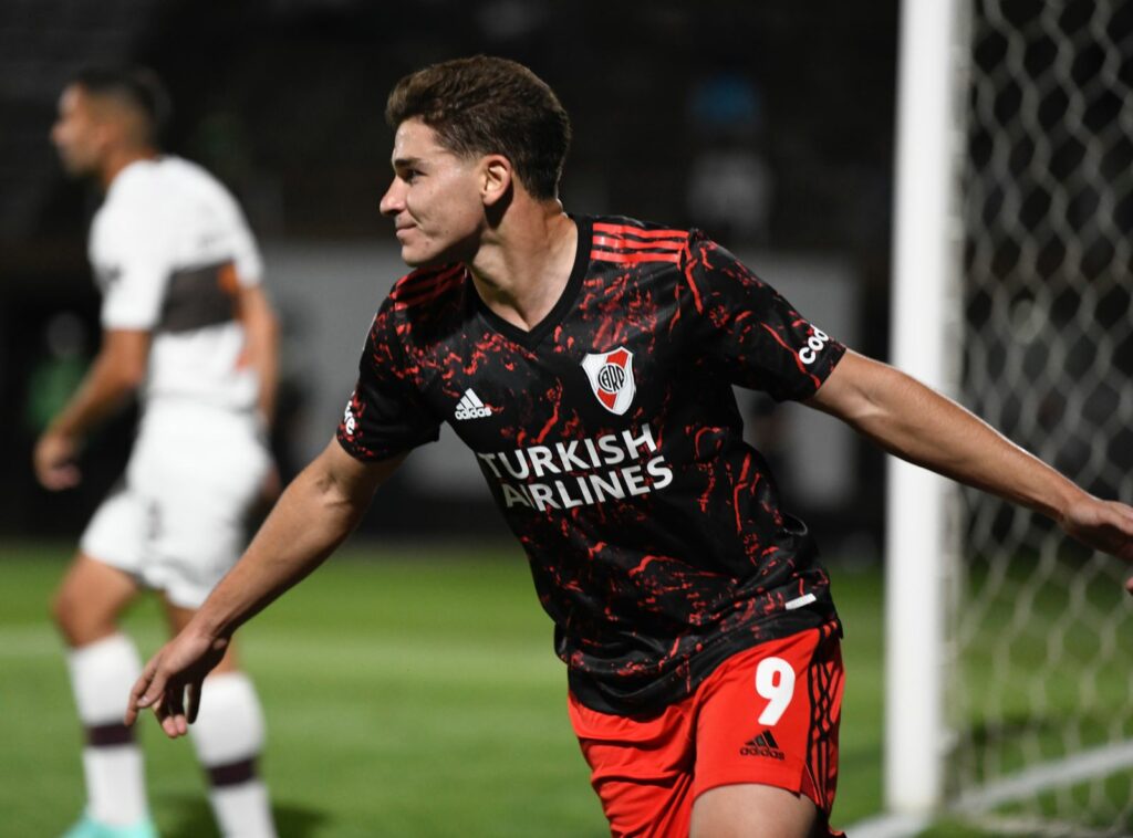River le ganó a Platense y quedó a un paso del título