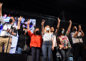 Desde el FdT llamaron a votar “por la recuperación del país”