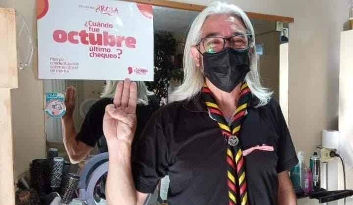 Un hombre donó toda su cabellera para confeccionar pelucas oncológicas Miguel Ángel con su cabellera todavía intacta