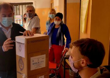 Los principales candidatos y referentes políticos de Córdoba concurrieron a votar antes del mediodía