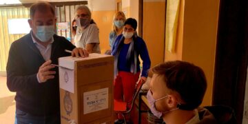 Los principales candidatos y referentes políticos de Córdoba concurrieron a votar antes del mediodía