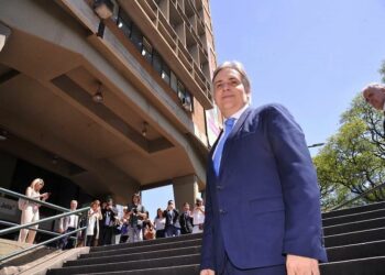 Llaryora manifestó que la Ciudad se encuentra en “emergencia cloacal”