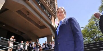 Llaryora manifestó que la Ciudad se encuentra en “emergencia cloacal”