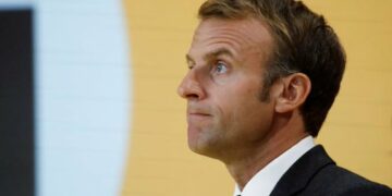 Francia ingresa en la quinta ola de la pandemia y Macron frena el relajamiento