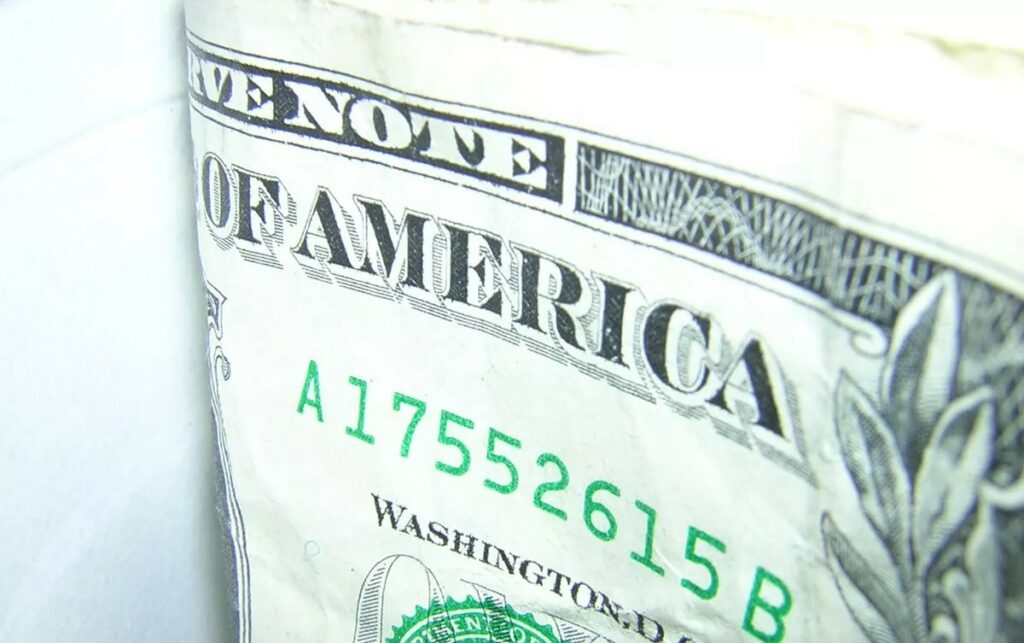 Los saltos electorales del dólar