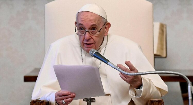 El papa lamentó que los perros y gatos remplacen el lugar de los hijos