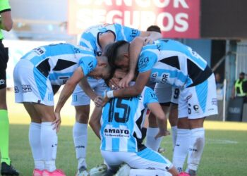 Racing se clasificó a la semifinal por el segundo ascenso