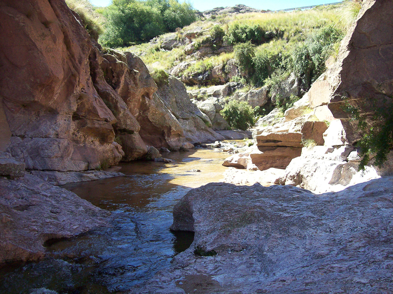 El Río Yuspe, un pseudo cenote caribeño en el medio de Córdoba