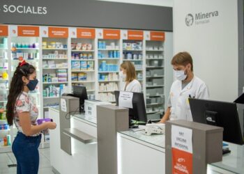 Acuerdan congelar el precio de los remedios bajo receta