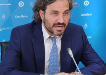 Cafiero pone paños fríos ante la Cancillería chilena tras los dichos de Bielsa