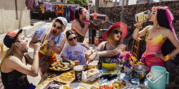 El presente se nombra diverso