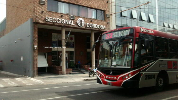 La UTA anunció un paro de colectivos para el viernes y Córdoba adhirió