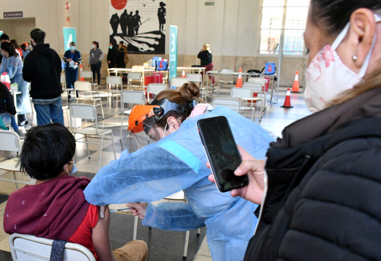 Continúa la vacunación sin turnos a menores de 3 a 17 años