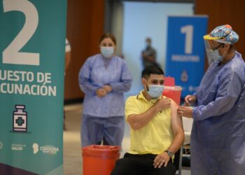 Desde el viernes, colocarán dosis de refuerzos para el personal de salud y mayores de 70 años