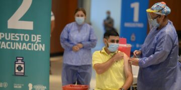 Desde el viernes, colocarán dosis de refuerzos para el personal de salud y mayores de 70 años