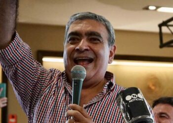 Tras ser electo este domingo, un senador de JxC en Tucumán renunció y ahora asumirá su esposa