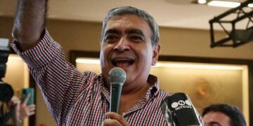 Tras ser electo este domingo, un senador de JxC en Tucumán renunció y ahora asumirá su esposa