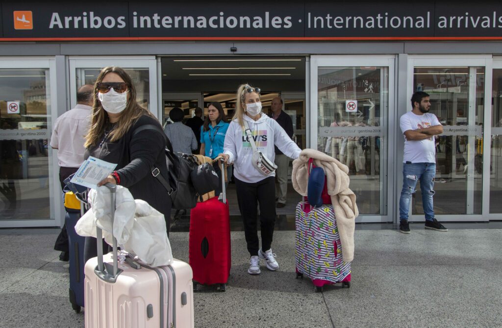 Se normalizan los vuelos, los controladores aéreos levantaron la medida de fuerza