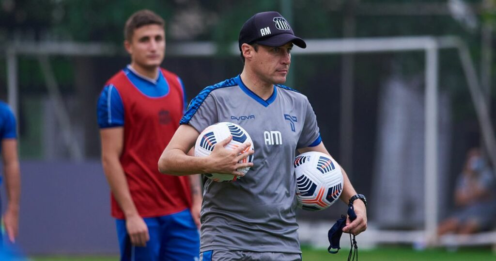 Dos partidos en cinco días para Talleres: las opciones de Alexander Medina
