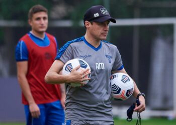 Dos partidos en cinco días para Talleres: las opciones de Alexander Medina