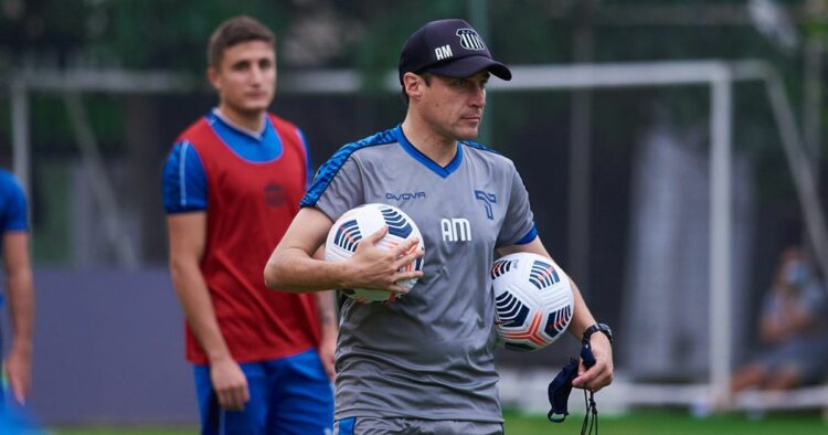 Dos partidos en cinco días para Talleres: las opciones de Alexander Medina
