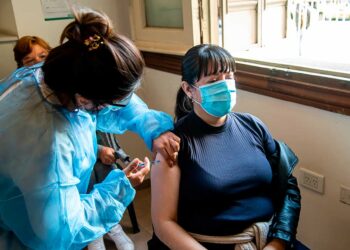 Se ponen en marcha dispositivos móviles de vacunación en el interior